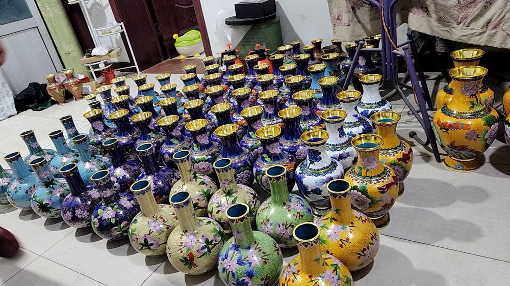 景泰藍(lán)工藝品的設(shè)計(jì)與創(chuàng)作之美 工廠里的匠心交響